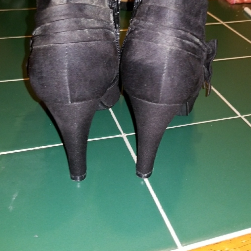 Heels - Picture 2 of 4